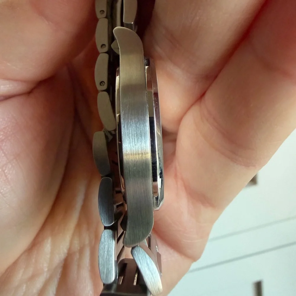 Nuamore Oceana Watch